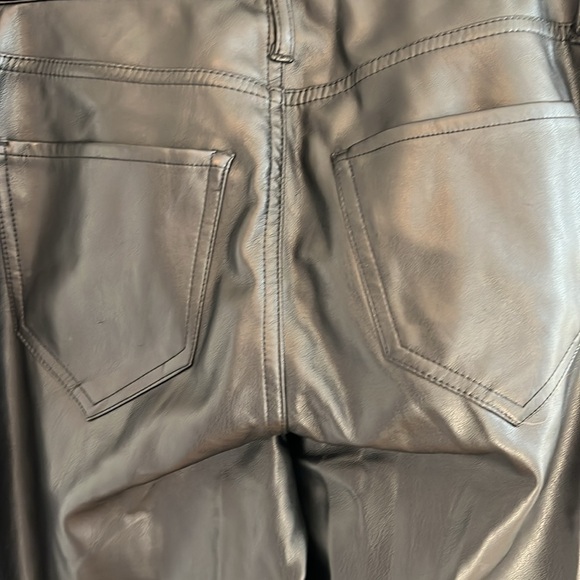 Hollister Faux Leather High Rise Flare Black Pants - Size W25 1S - Picture 4 of 6